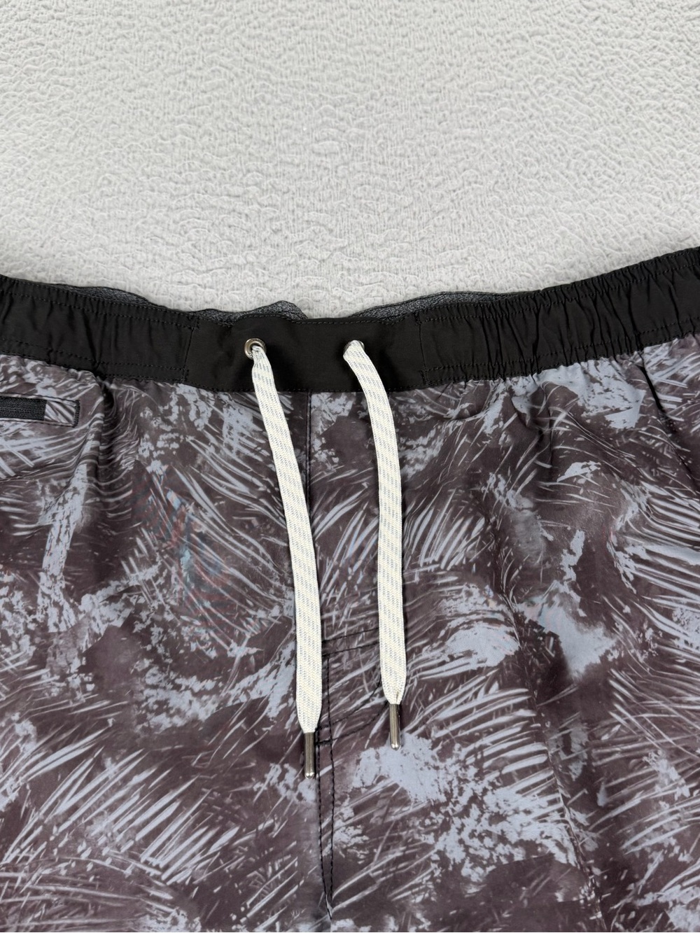 Vuori Banks Shorts Men XXL Charcoal 7'' Unlined Drawstrings Performance Athletic - Picture 8 of 11